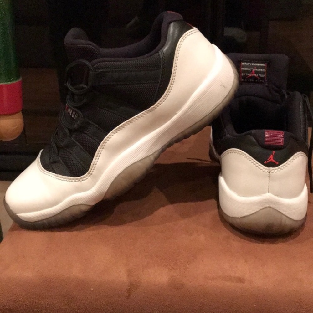 Jordan 11 Low Tuxedo. Youth size 6.